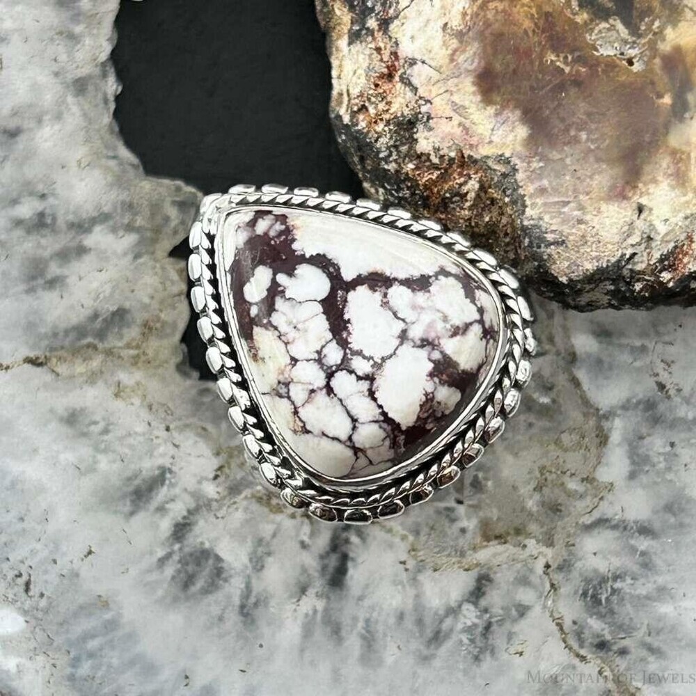 Sterling Southwestern Style Teardrop Wild Horse Decorated Ring Size 7 For Women